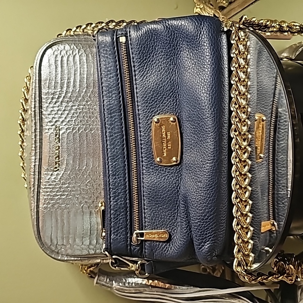 👯‍♀️Bundle Deal👯‍♀️ NWT Victoria Secret Cross Body & Michael Kors Wristlet